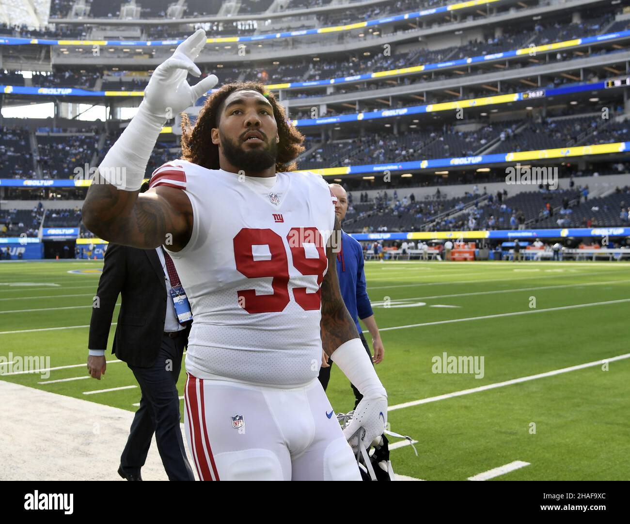 INDIANAPOLIS, IN - SEPTEMBER 19: Los Angeles Rams Tight End Johnny Mundt  (82) warms up before the start of the NFL football game between the Los  Angeles Rams and the Indianapolis Colts