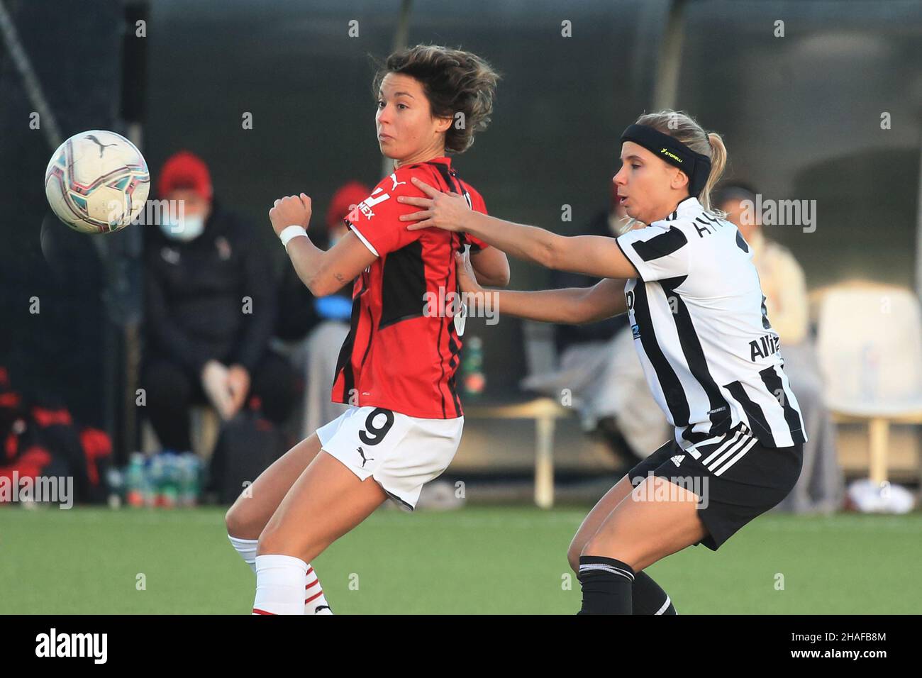 Valentina Giacinti (AC Milan) controlling the ball during AC Milan vs ACF  Fiorentina femminile, Italian foo - Photo .LiveMedia/Francesco Scaccianoce  Stock Photo - Alamy