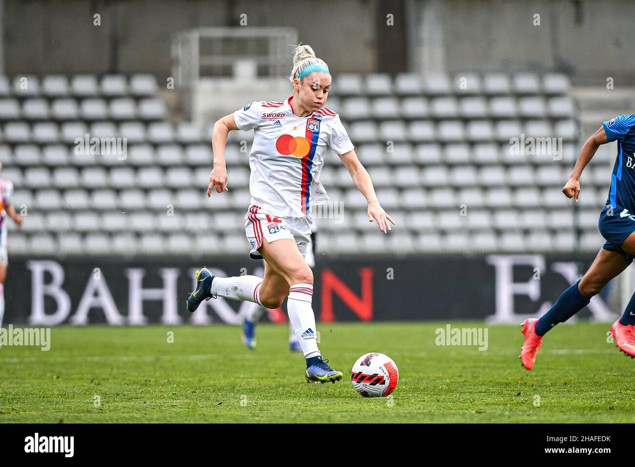 Paris, France. 12th Dec, 2021. Ellie Carpenter of Olympique Lyonnais during the Women's French championship, D1 Arkema football match between Paris FC and Olympique Lyonnais (OL) on December 12, 2021 at Charlety Stadium in Paris, France. Photo by Victor Joly/ABACAPRESS.COM Credit: Victor Joly/Alamy Live News Stock Photo