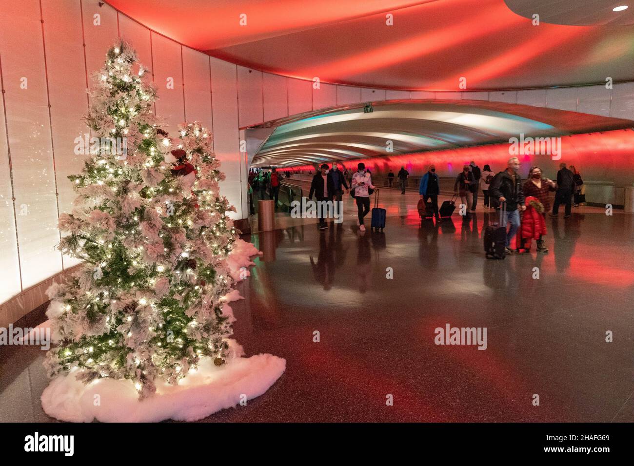 Christmas tree at the Detroit airport Stock Photo Alamy