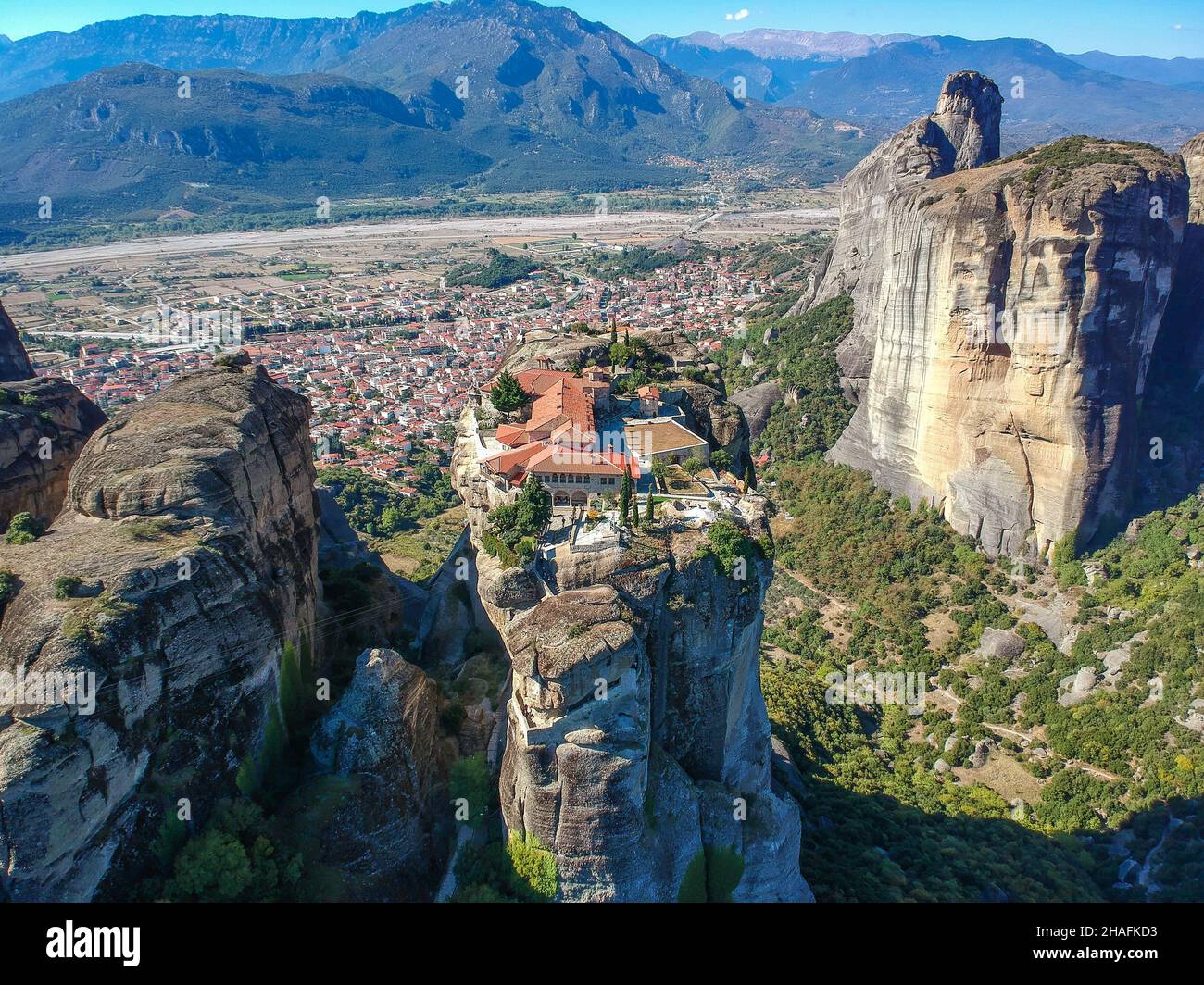 How Were The Meteora Monasteries Built FYNSR How Were The Meteora Monasteries Built FYNSR