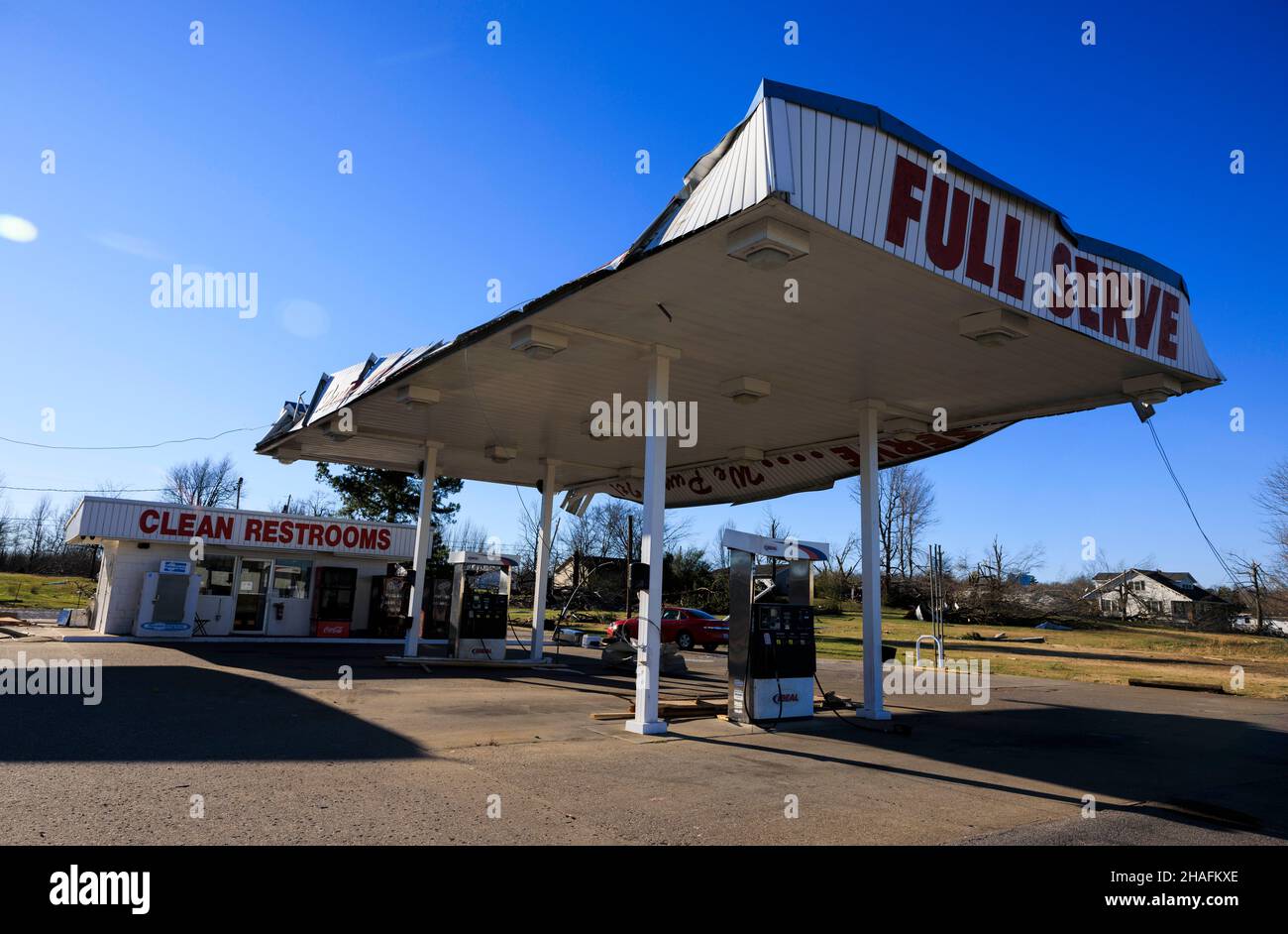 DAWSON SPRINGS, KENTUCKY - DECEMBER 12: A gas station is damaged after a tornado tore through rural Kentucky on December 12, 2021 in Dawson Springs, Kentucky. Multiple tornadoes touched down in several midwestern states late Friday evening causing widespread destruction and leaving an estimated 70-plus people dead. Stock Photo