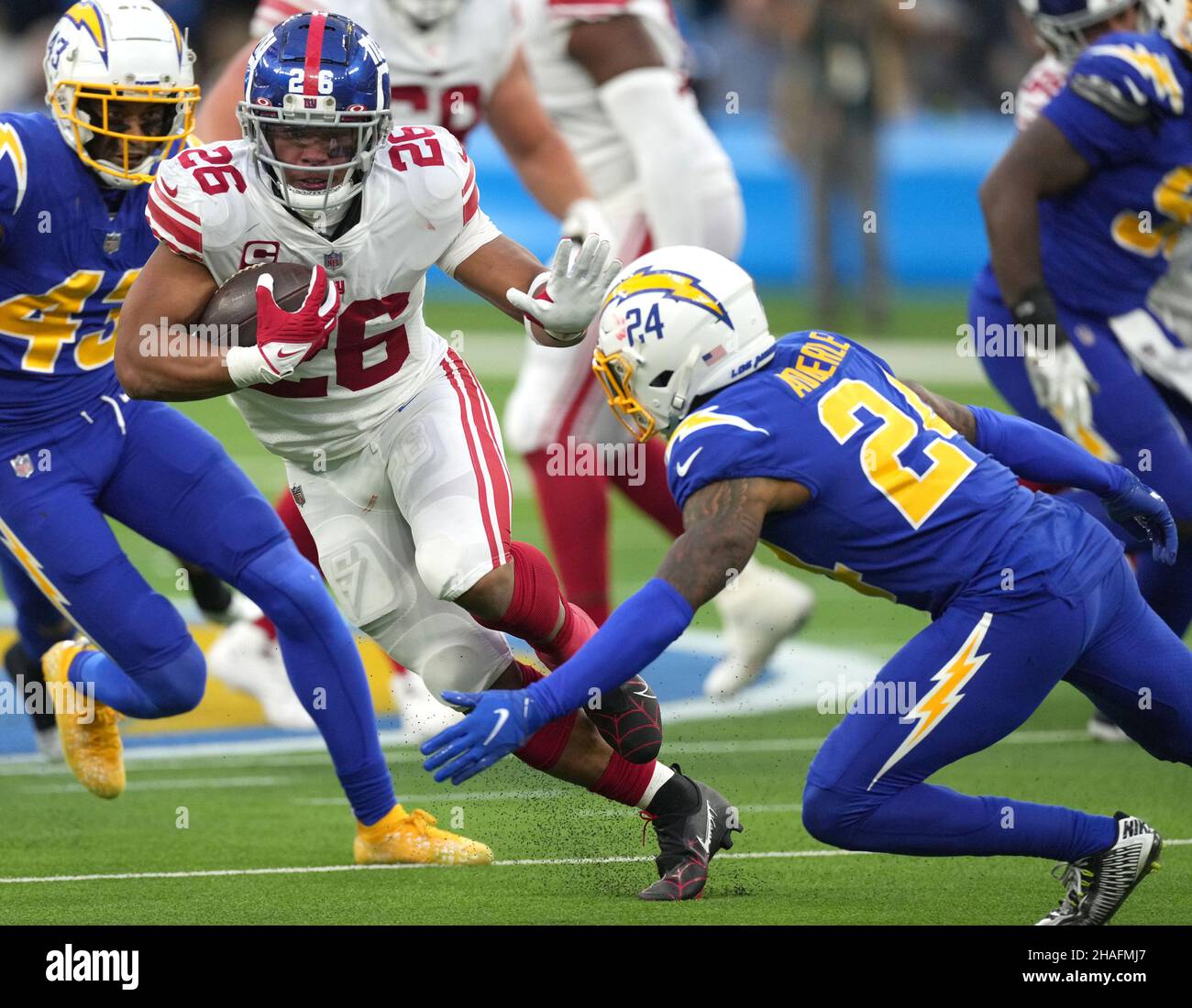 : New York Giants Saquon Barkley Jumps over Chicago Bears Saftey  8x10 Photo Picture : Sports & Outdoors