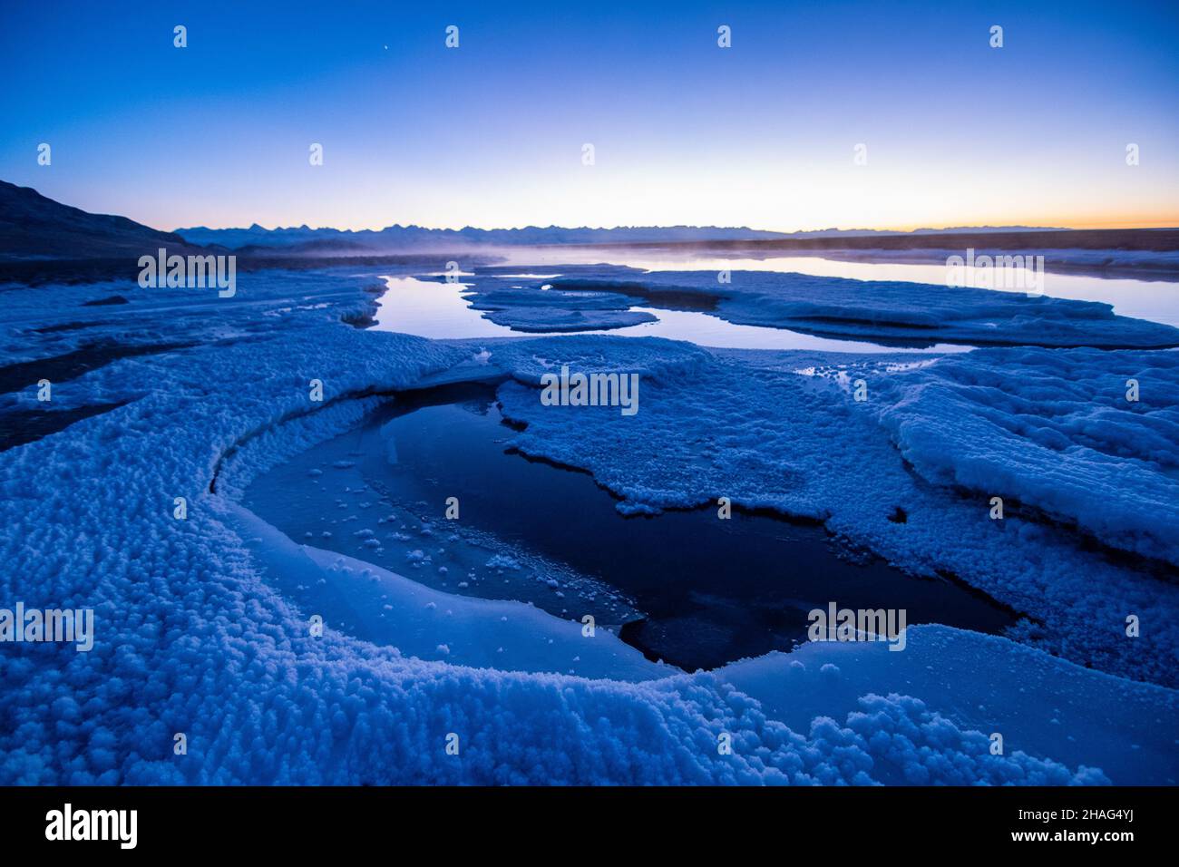 BAZHOU, CHINA - DECEMBER 12, 2021 - A Geminid meteor shower streaks across the night sky on the early morning of December 12, 2021, in Bazhou, Xinjian Stock Photo