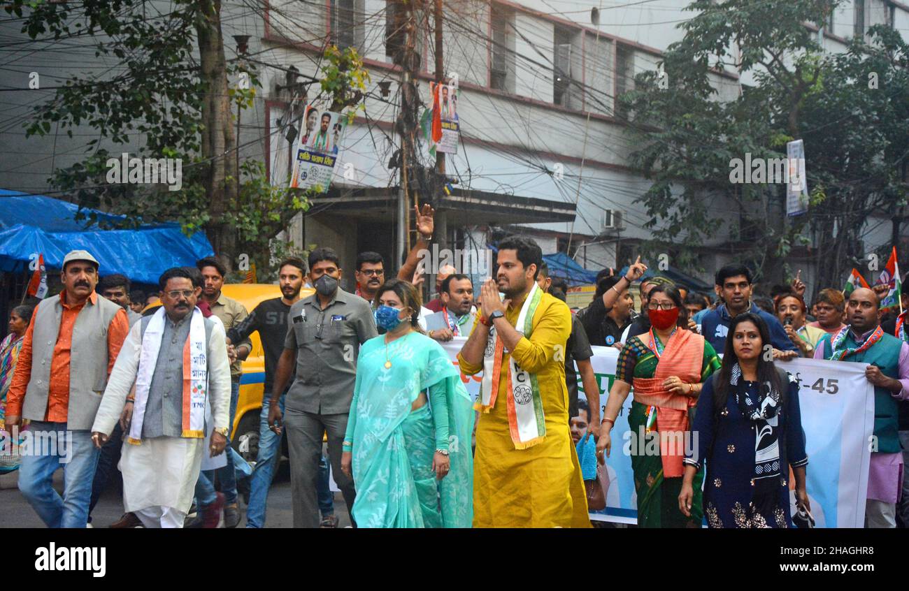 Kolkata, West Bengal, India. 12th Dec, 2021. TMC candidate Shakti Pratap Singh started his last Sunday election campaign. TMC candidate Shakti Pratap Singh was very confident about his victory and showed victory signs. To support TMC candidate Shakti Pratap Singh, Sudip Bandyopadhyay is an Indian politician and a Member of Parliament, joined this jeep rally.Kolkata Municipal Corporation (KMC) Ward No. In 45, Trinamool has expressed confidence in its younger candidate and Trinamool Youth Congress General Secretary Shakti Pratap Singh. Shakti Pratap is the younger face of Trinamool Yuva. H Stock Photo