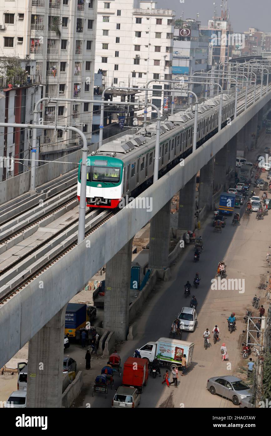 Metro rail running hires stock photography and images Alamy
