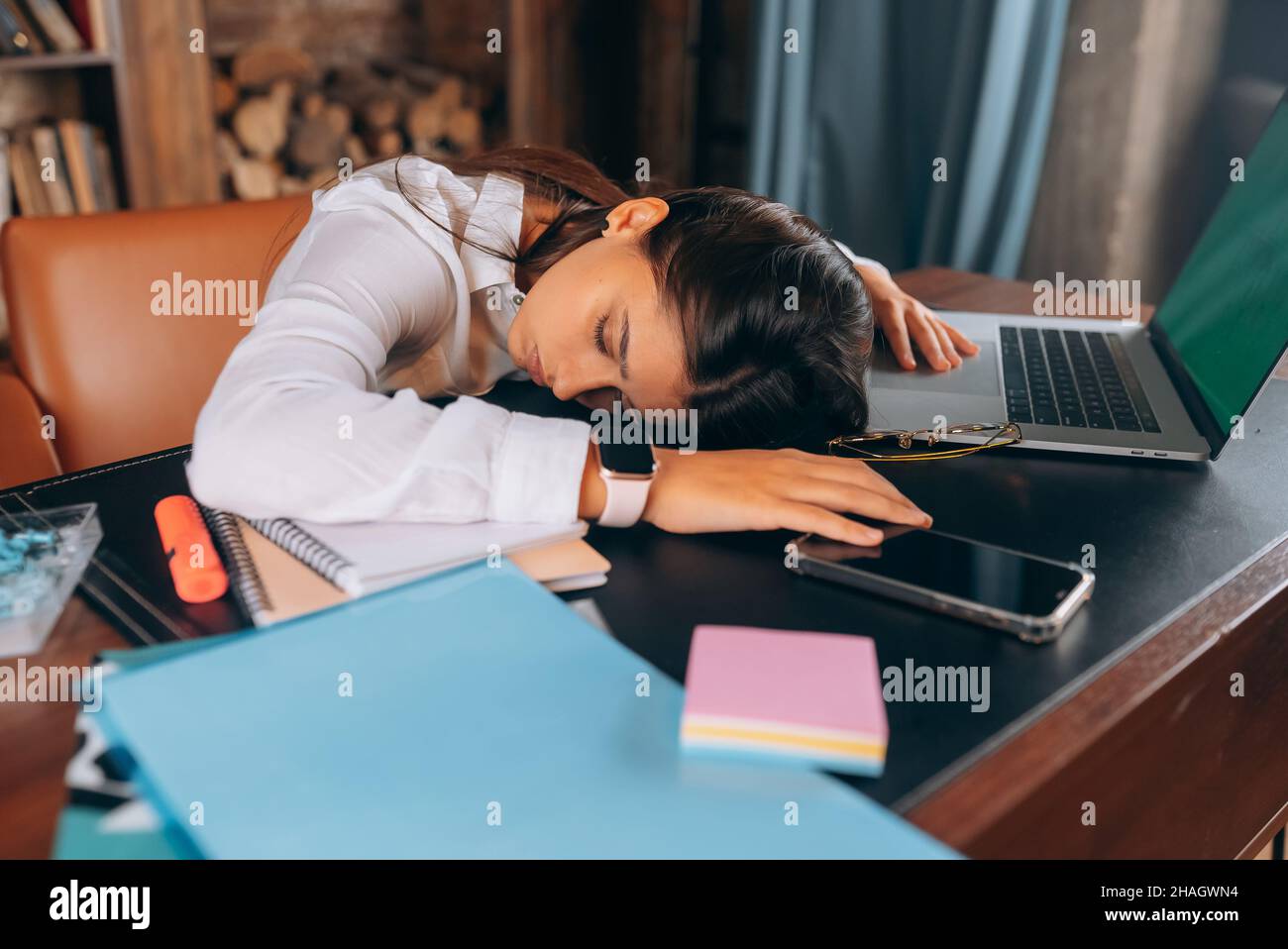 Young beautiful woman fell asleep at her desk Stock Photo - Alamy