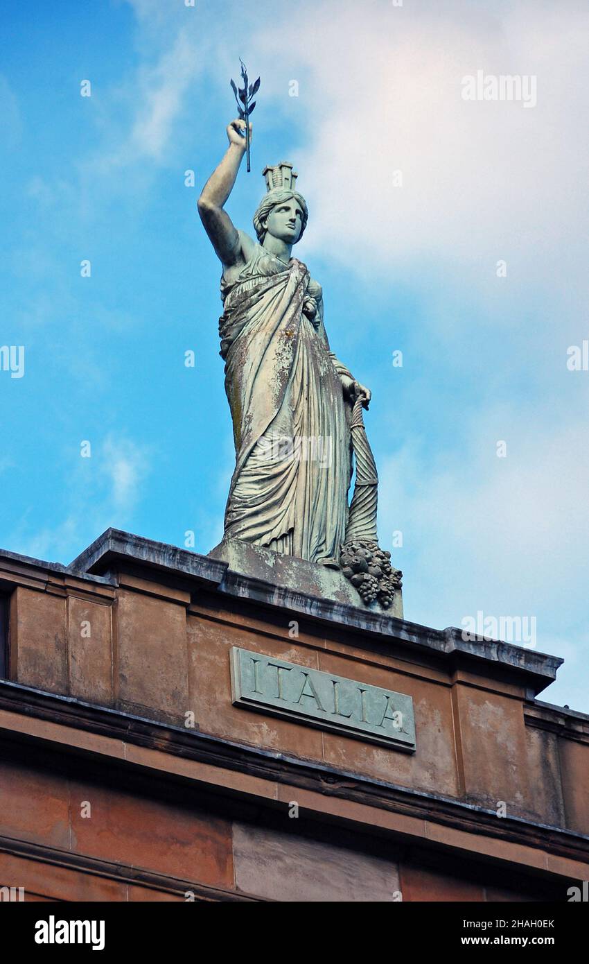Statue of 'Italia' by Alexander Stoddart. The Italian Centre, Ingram Street, Mechant City, Glasgow, Scotland, United Kingdom, Europe. Stock Photo