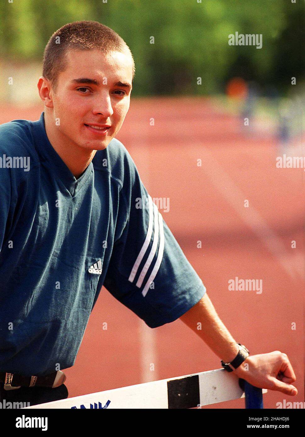 Spa³a, 16.05.2001. Lekkoatleta Marek Plawgo podczas treningu w Centralnym Oœrodku Sportu w Spale.  (kru) PAP/Przemek Wiechrzowski      Spala, 16.05.2001. Polish athlete Marek Plawgo trains in the Olympic Sports Centre in Spala.  (kru) PAP/Przemek Wierzchowski Stock Photo