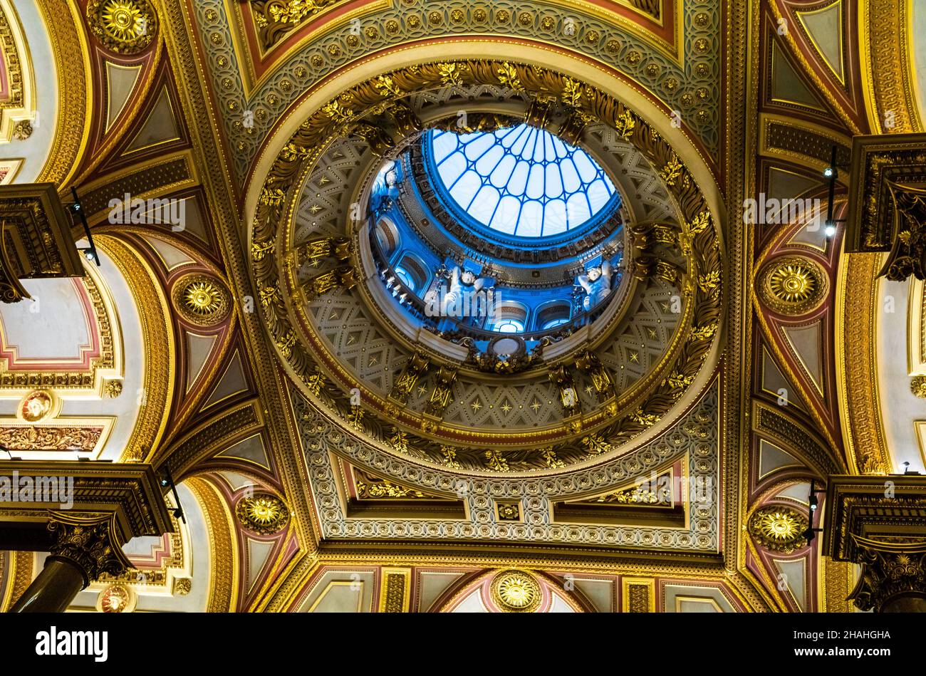 The glass dome above the spectacular ornate and decorated ceiling at The Founders Entrance (Entrance Hall) at the Fitzwilliam Museum in Cambridge, UK. Stock Photo