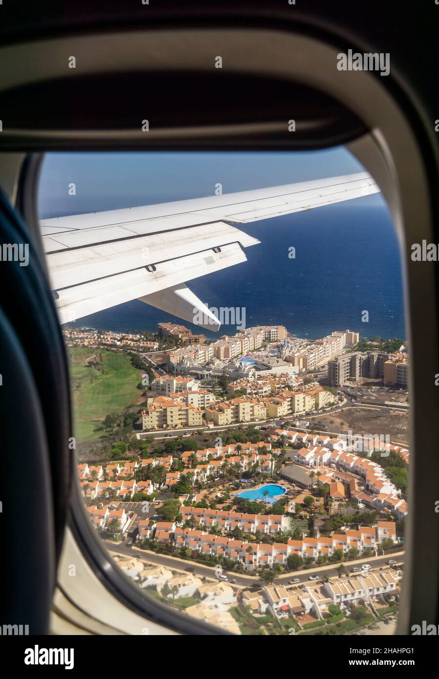 Canary Islands, Tenerife South 25.09.2021: Landing approach to the airport Aeropuerto de Tenerife Sur Reina Sofía. View over the Wyndham Residences, t Stock Photo