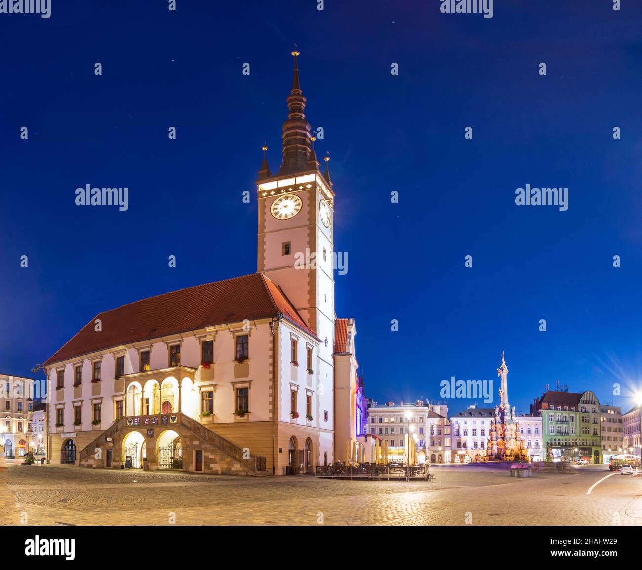 olomouc-olm-tz-horni-namesti-upper-square-town-hall-holy-trinity