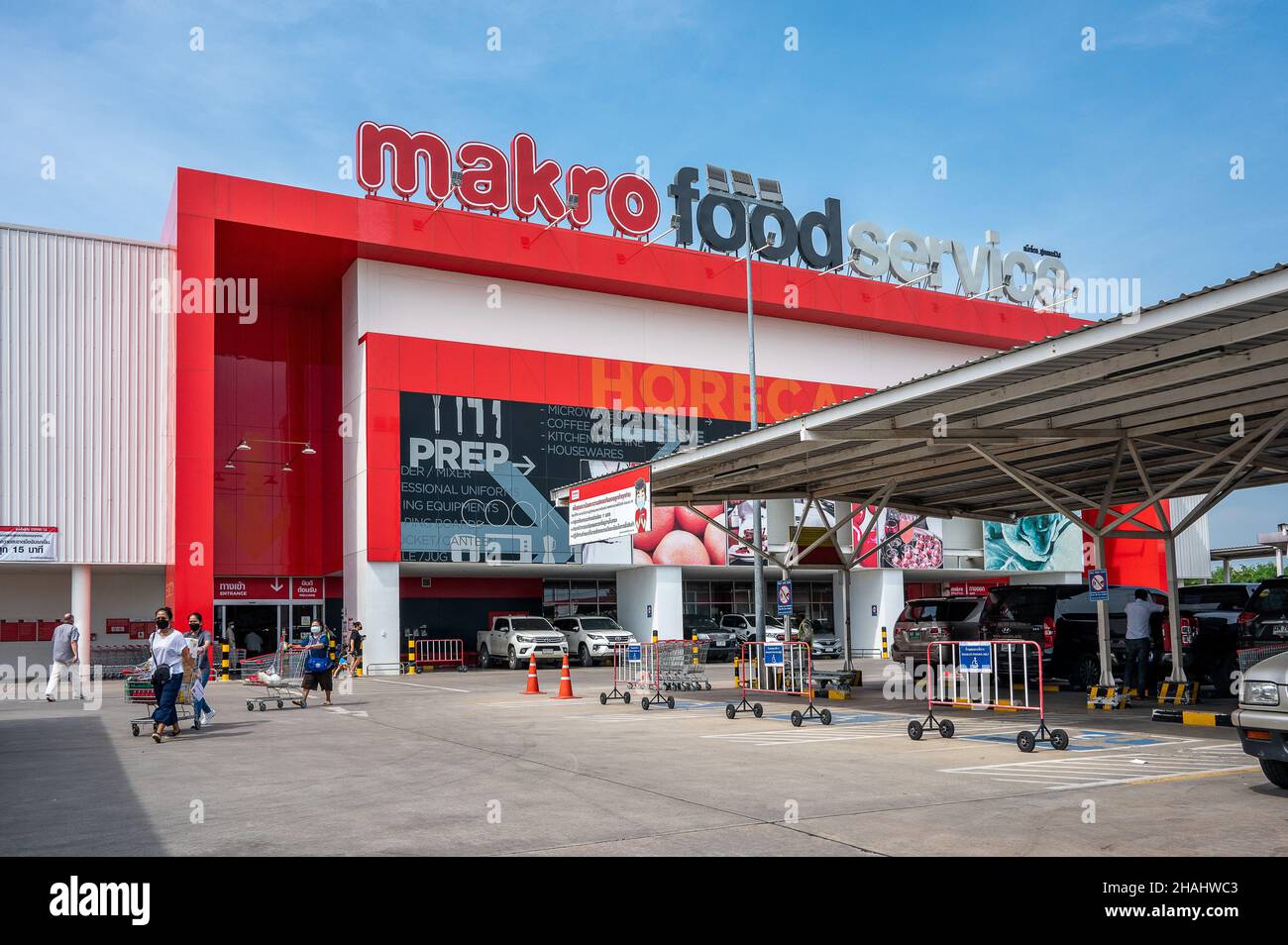 Makro Food Service in Hua Hin. Siam Makro Public Company Limited was established in 1988. Stock Photo