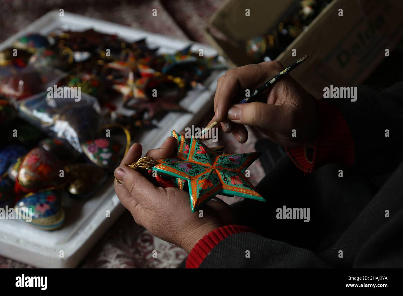 December 13, 2021, Srinagar, Jammu and Kashmir, India Kashmiri artisan