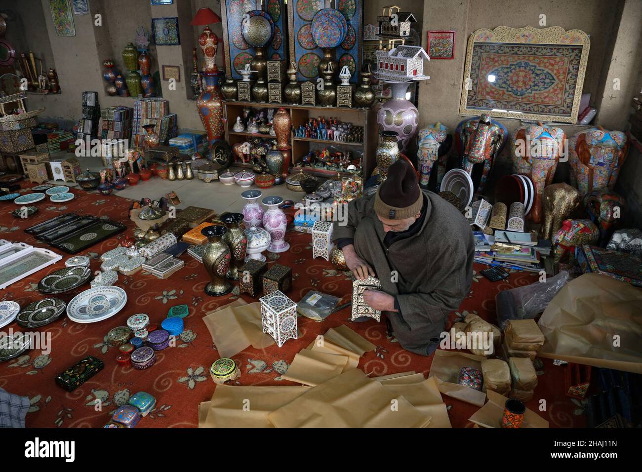 December 13, 2021, Srinagar, Jammu and Kashmir, India Kashmiri artisans packing Christmas