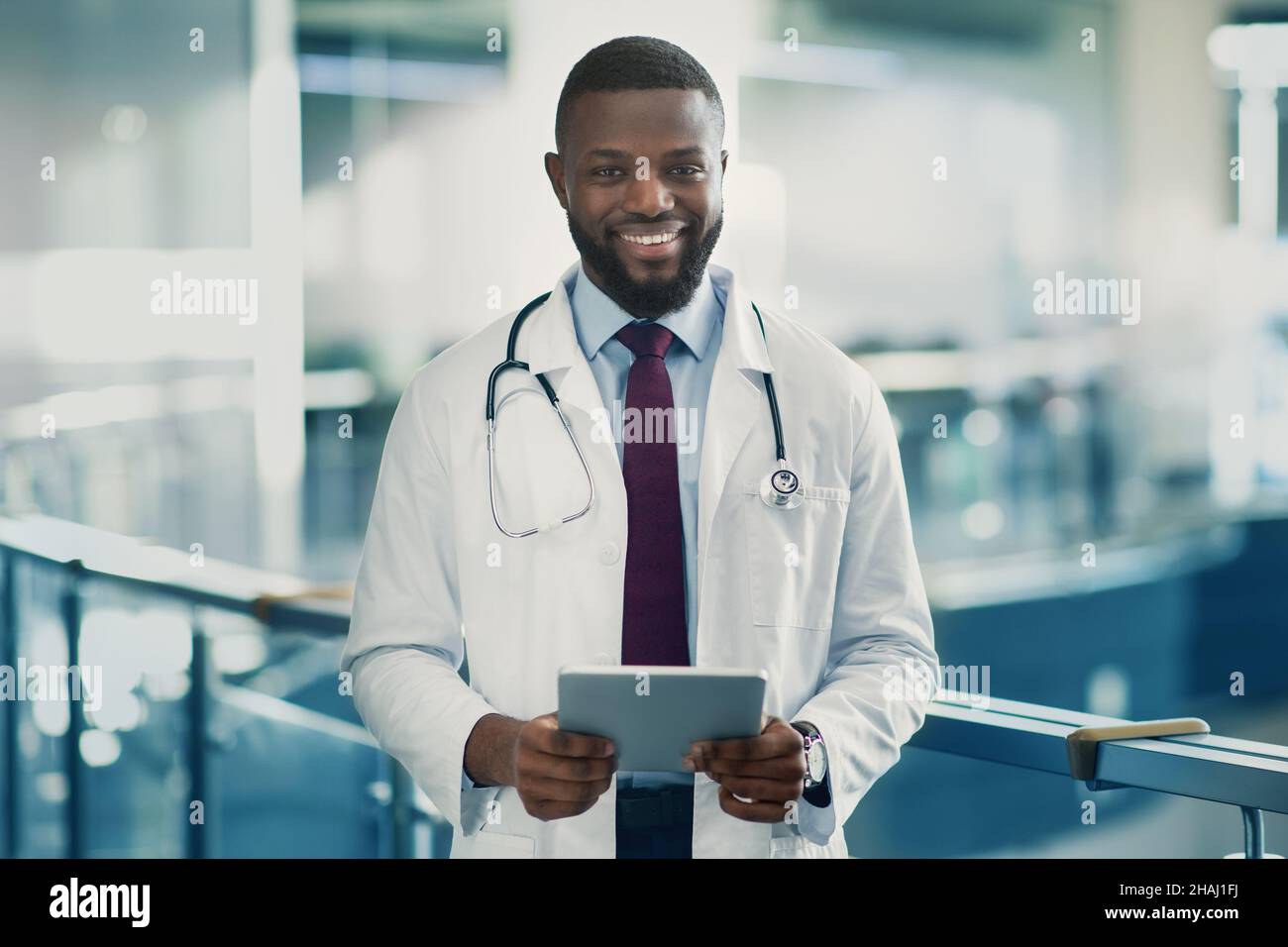 African american medic patient hi-res stock photography and images - Alamy
