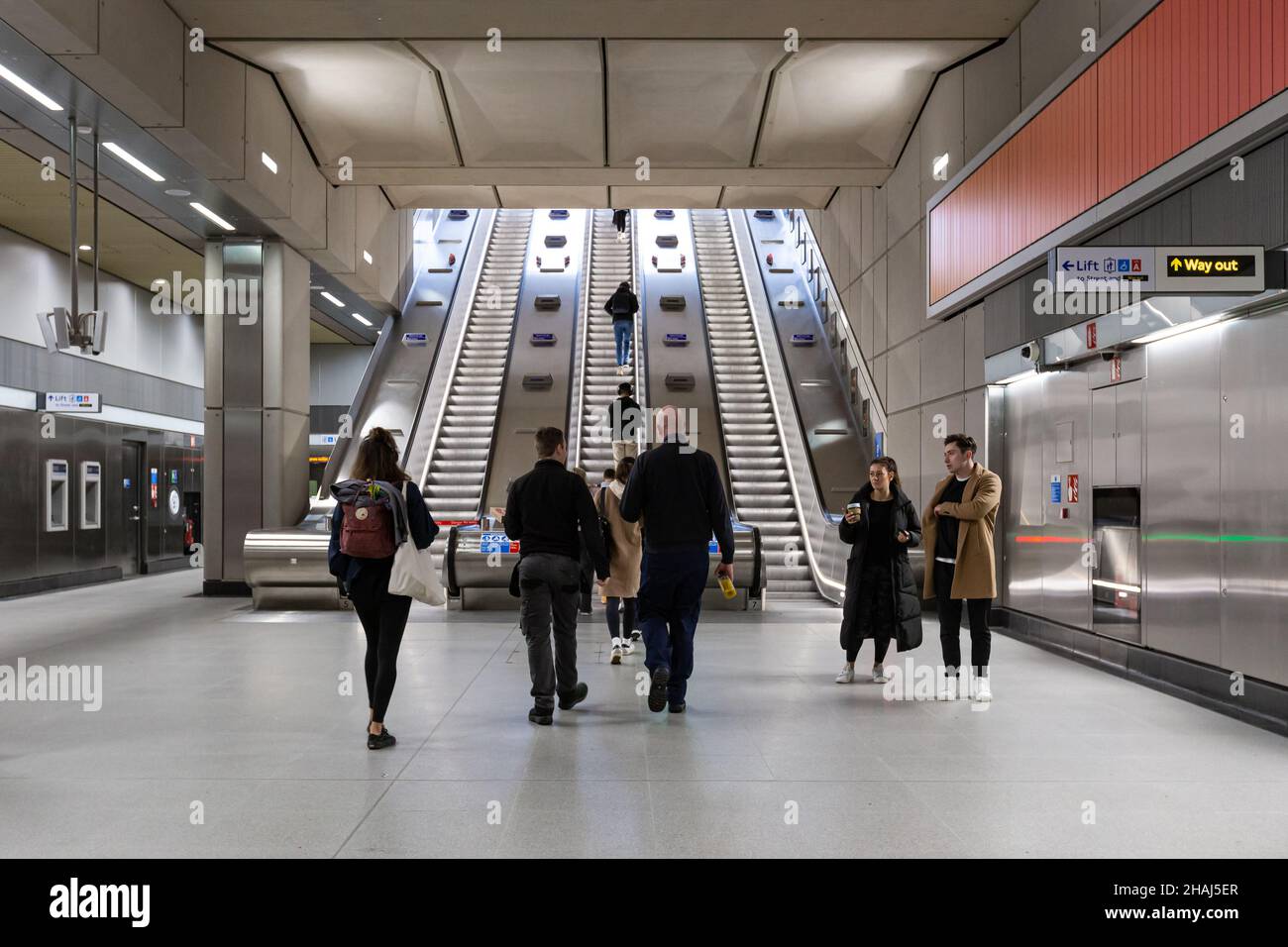 Customers using the concourse of Battersea Power Station Stock Photo