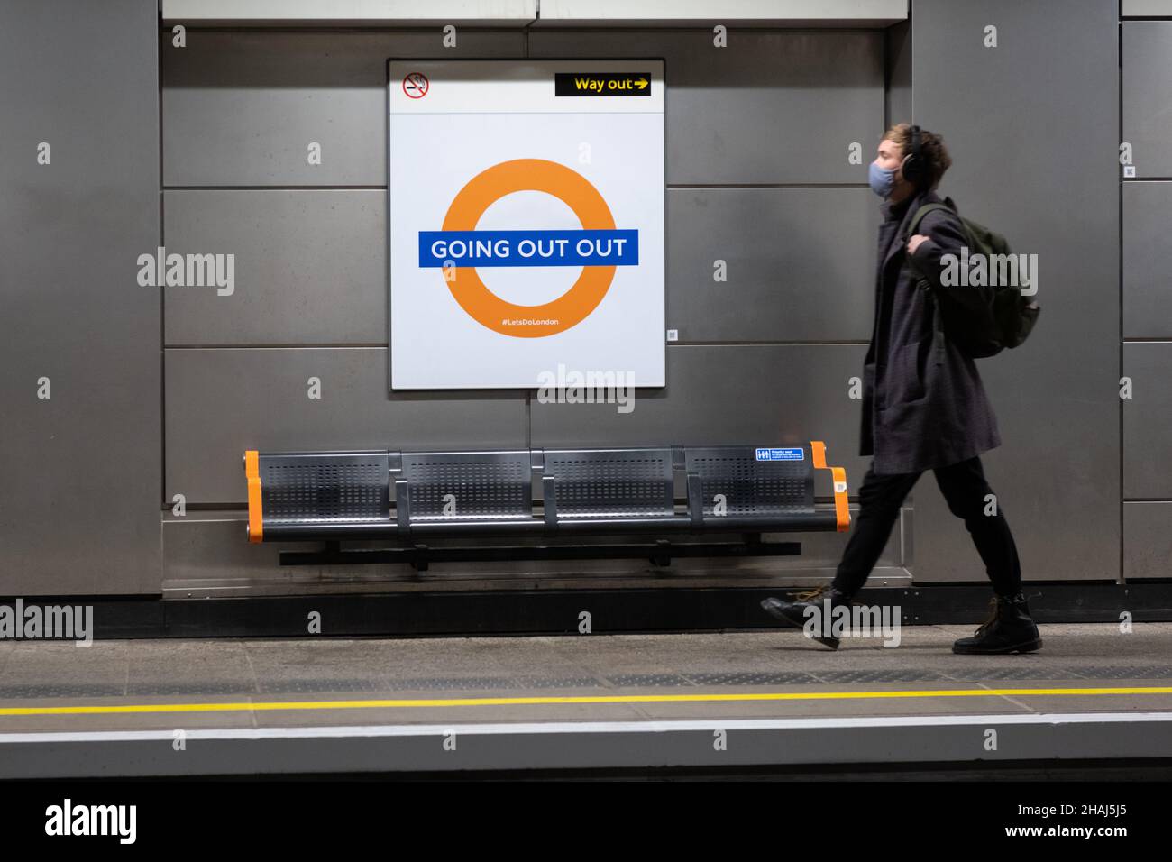 Shoreditch High Street station, 'Going Out Out' roundel on platform. November 3, 2021. Photo: Eleanor Bentall Tel: +44 7768 377413. NB: NO CONSENT Stock Photo