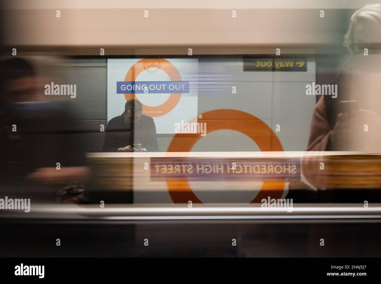 Shoreditch High Street station, 'Going Out Out' roundel on platform.  November 3, 2021.  Photo: Eleanor Bentall  Tel: +44 7768 377413. NB: NO CONSENT Stock Photo
