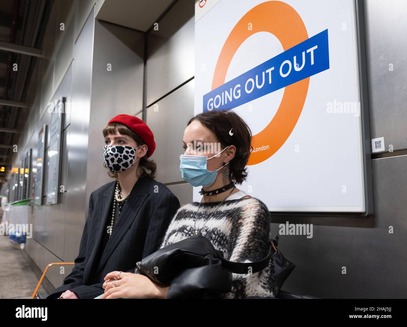 Shoreditch High Street station, 'Going Out Out' roundel on platform.  November 3, 2021.  Photo: Eleanor Bentall  Tel: +44 7768 377413. NB: NO SIGNED C Stock Photo
