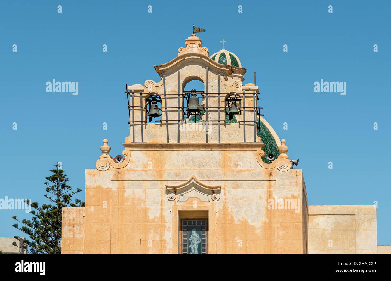 View of the Madrice church in the historic center of Favignana, one of the Egadi Islands in the Mediterranean sea of Sicily, province of Trapani, Ital Stock Photo