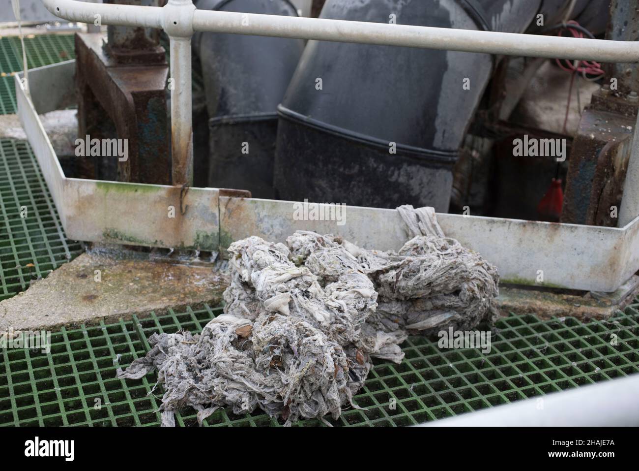 Wet wipes and clothes get trapped in the pumps at a Thames Water  sewage treatment works, Cassington, Oxford Stock Photo