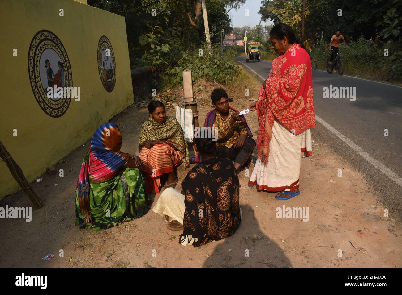 Jamui, India. 13th Dec, 2021. People are waiting outside a health centre in an outskirt area in Simultala, Bihar to receive a dose of COVISHIELD coronavirus disease (COVID-19) vaccine. (Photo by Sudipta Das/Pacific Press) Credit: Pacific Press Media Production Corp./Alamy Live News Stock Photo