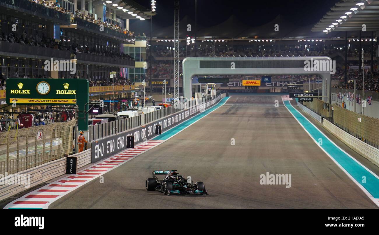Yas Marina Circuit, Yas Island 12th December 2021 Lewis Hamilton pit ...