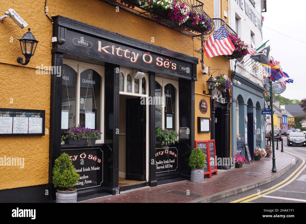 Kinsale, Ireland: view of the entrance of Kitty O Se's Bar and Restaurant Stock Photo