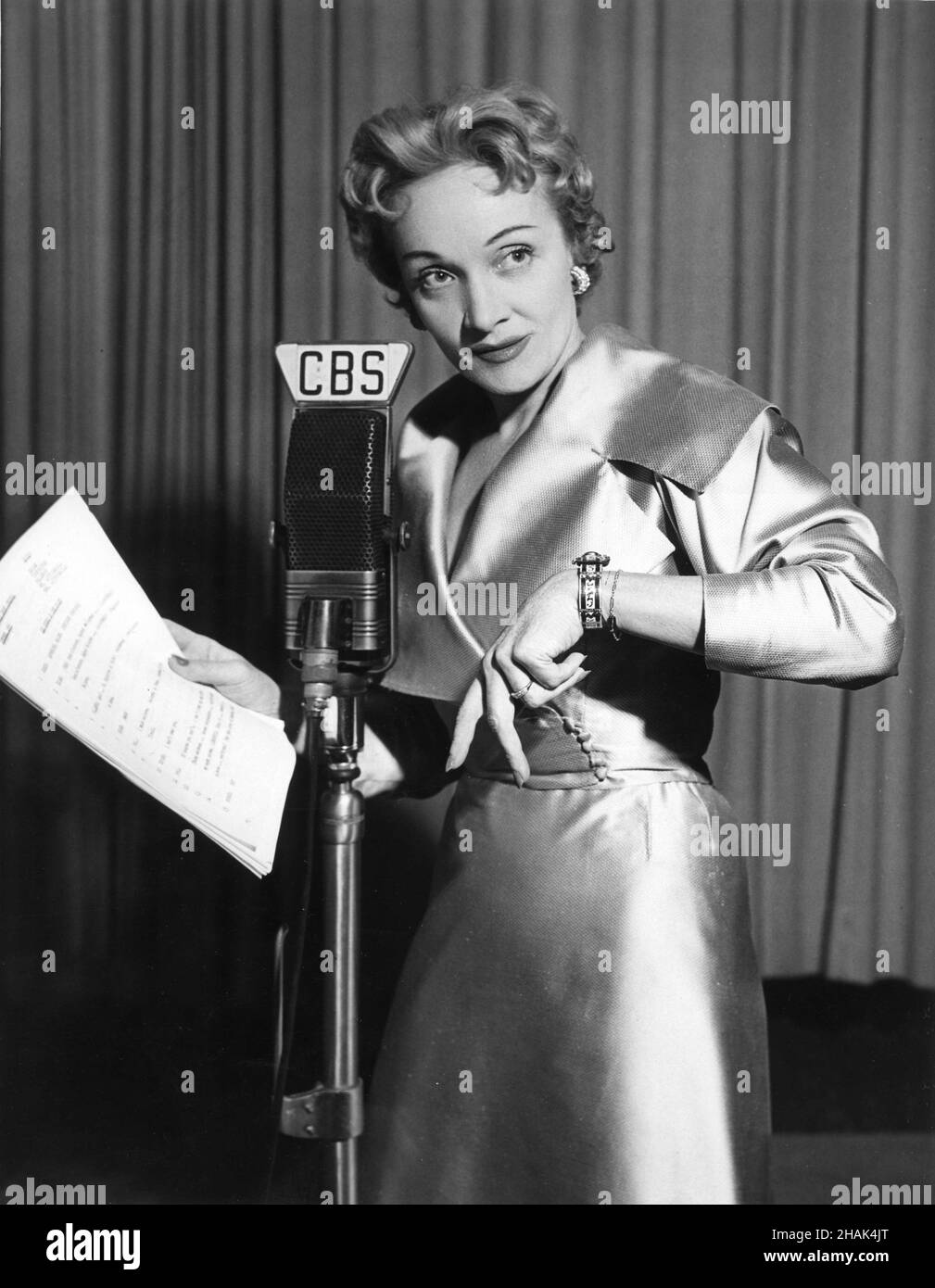 MARLENE DIETRICH unidentified appearance on CBS Radio in November 1953 publicity for Columbia Broadcasting System Stock Photo