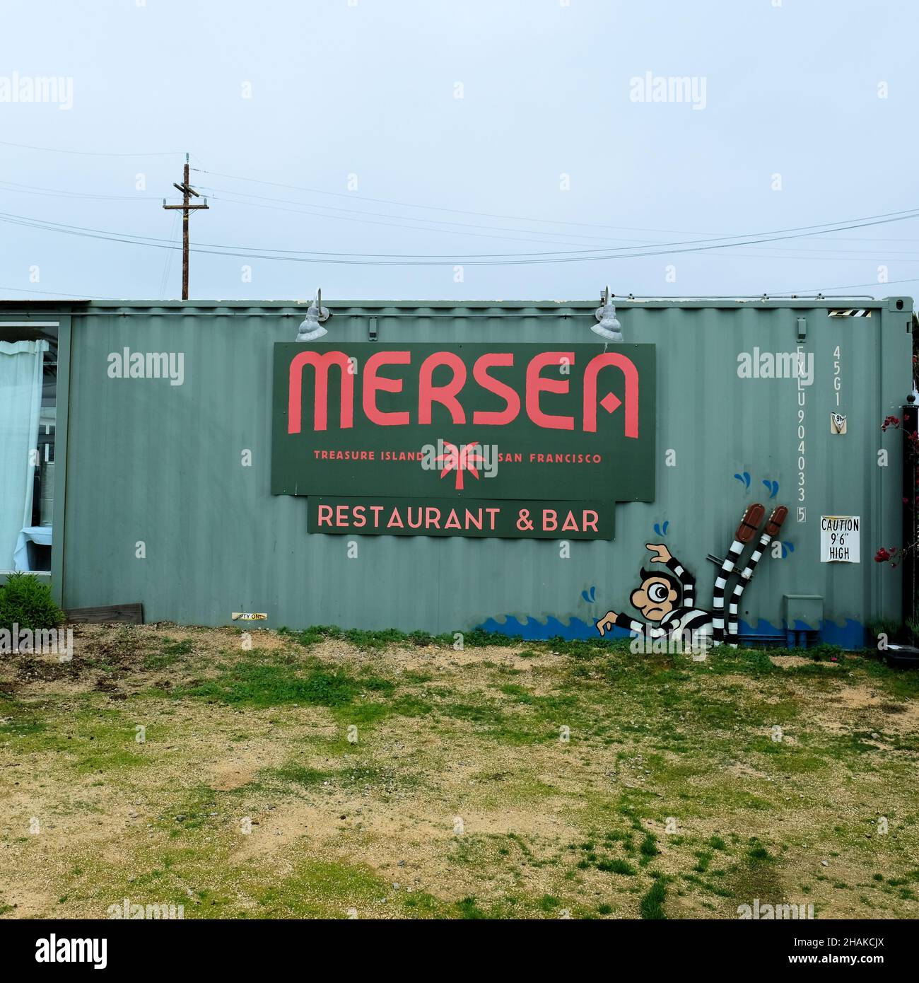 https://c8.alamy.com/comp/2HAKCJX/mersea-restaurant-bar-a-container-style-dining-venue-on-treasure-island-in-san-francisco-california-usa-repurposed-shipping-containers-2HAKCJX.jpg