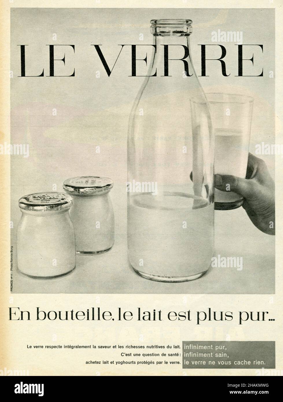 Publicité ancienne.LE VERRE.En bouteille ,le lait est plus pur.1960 Stock  Photo - Alamy