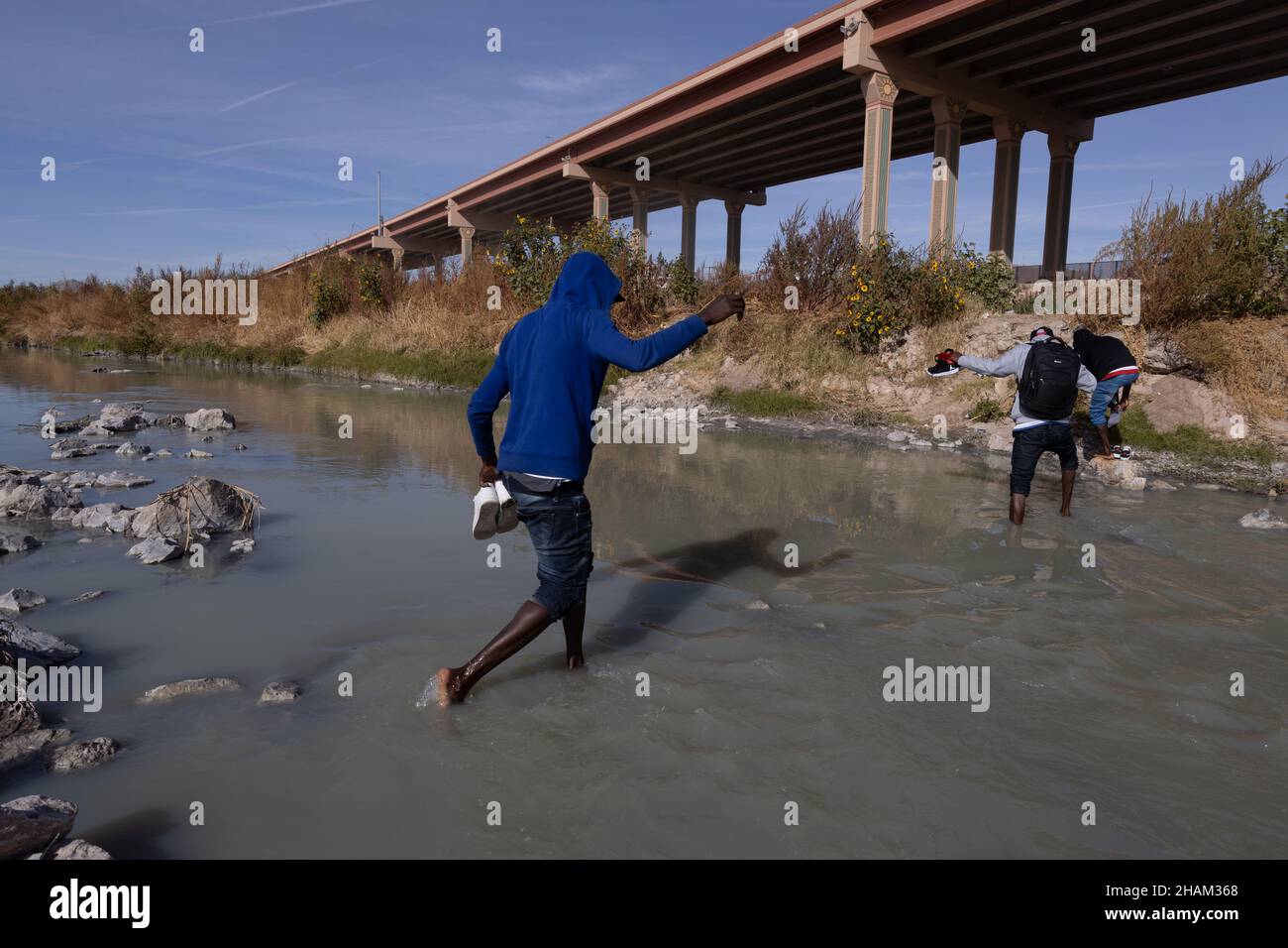Ciudad Juarez, Mexico. 13th Dec, 2021. Migrants cross the Rio Bravo river, as seen from Ciudad Juarez, in Chihuahua state, Mexico, on Dec. 13, 2021. Credit: David Peinado/Xinhua/Alamy Live News Stock Photo