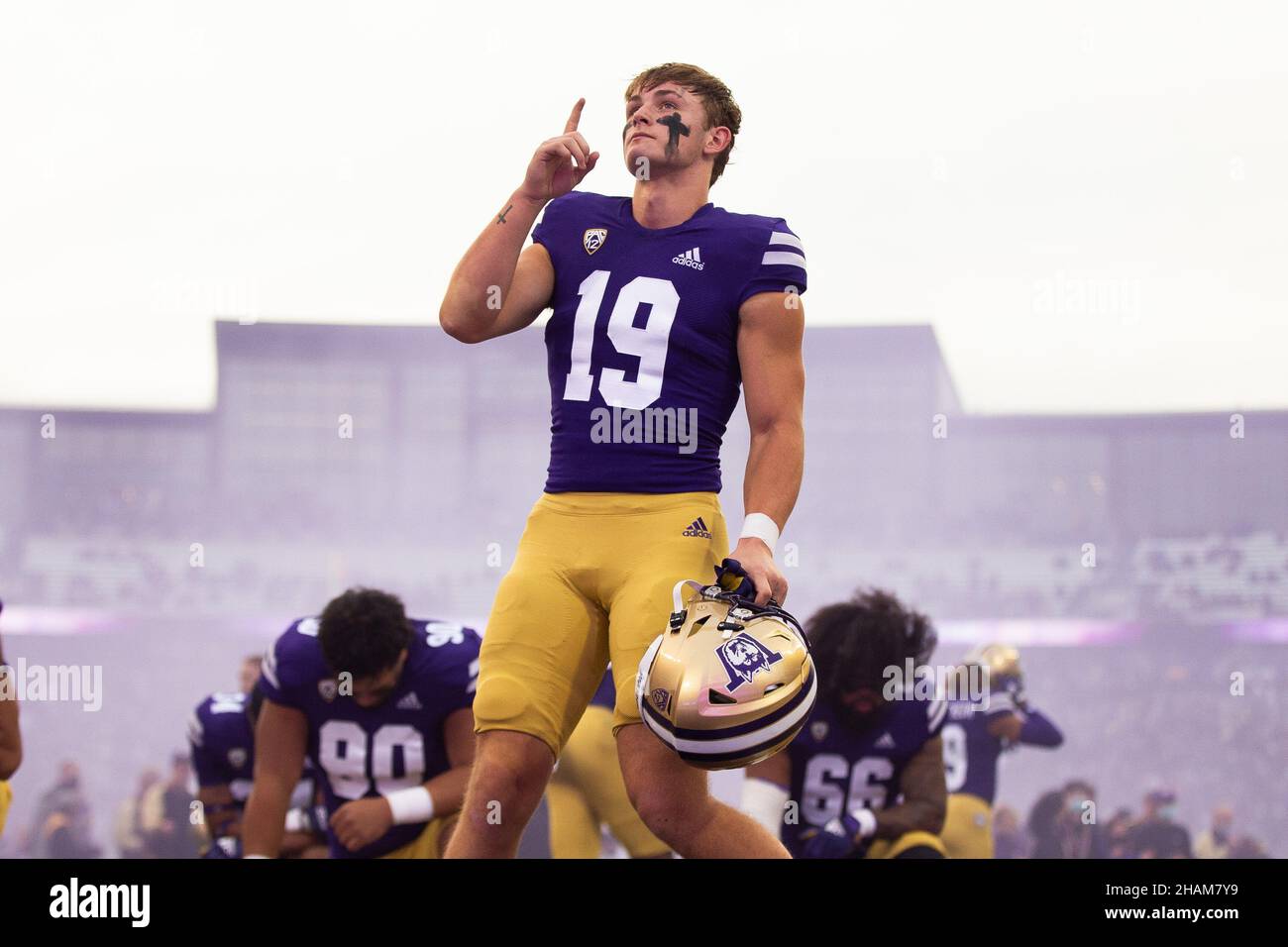 Seattle, WA, USA. 16th Oct, 2021. Washington Huskies wide receiver Sawyer Racanelli (19) in the endzone before a game between the UCLA Bruins and the Washington Huskies at Husky Stadium in Seattle, WA. Sean BrownCSM/Alamy Live News Stock Photo