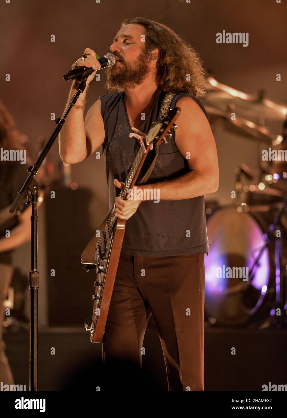 CHICAGO, UNITED STATES - Nov 06, 2021: A close up of Jim James musical concert, My Morning Jacket in Chicago, USA at  Auditorium Theatre Stock Photo