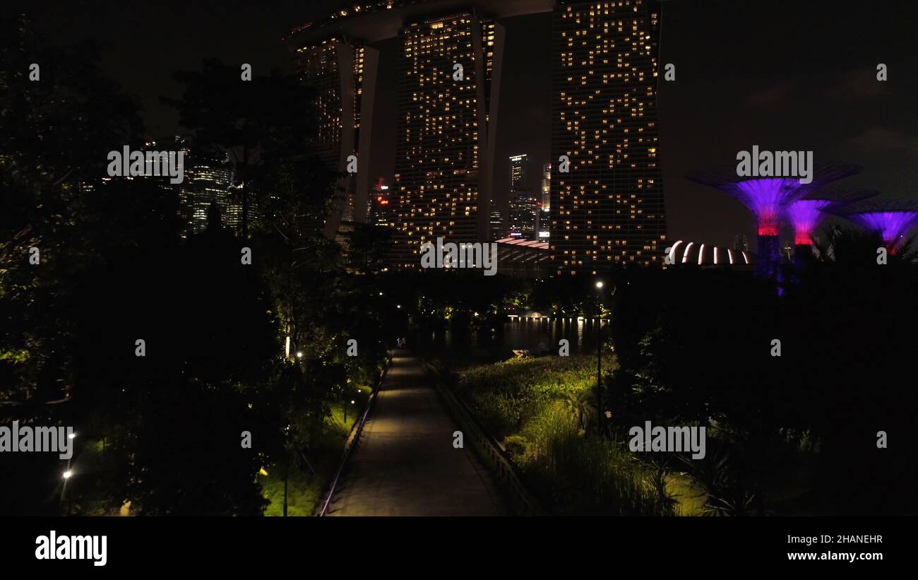 Night time illuminated singapore downtown hi-res stock photography and ...