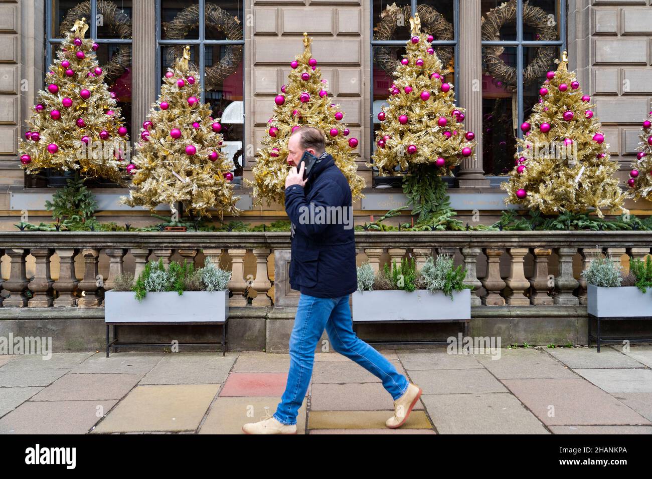 Bars in edinburgh hires stock photography and images Alamy