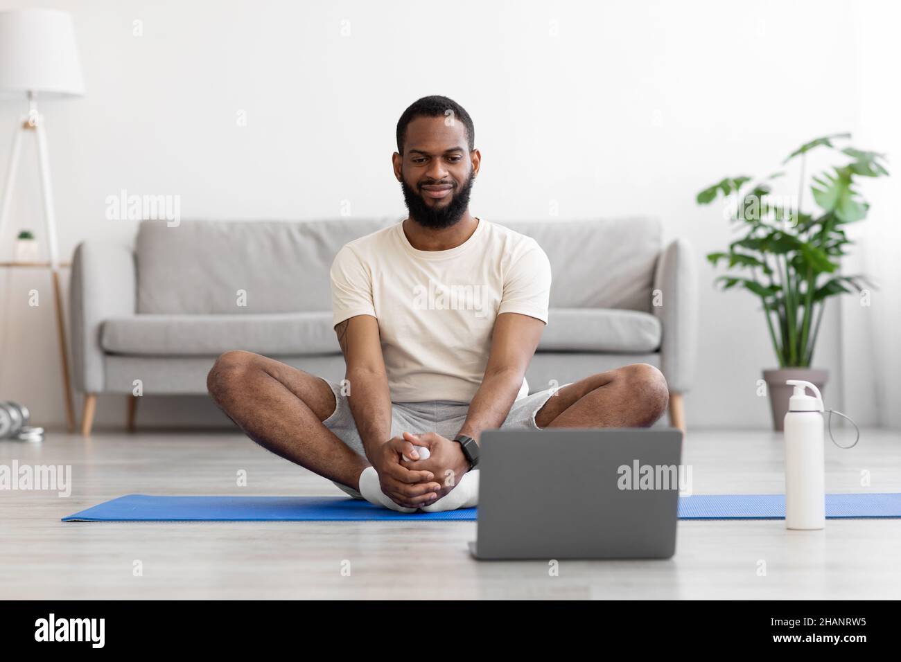 Man stretching leg on floor hi-res stock photography and images - Alamy