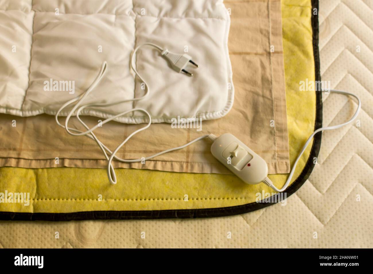 Electric blanket on bed hi res stock photography and images Alamy