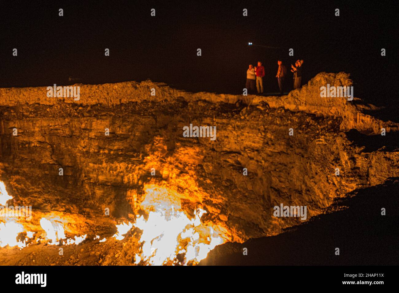 Darvaza Derweze gas crater Door to Hell or Gates of Hell in Turkmenistan Stock Photo Alamy