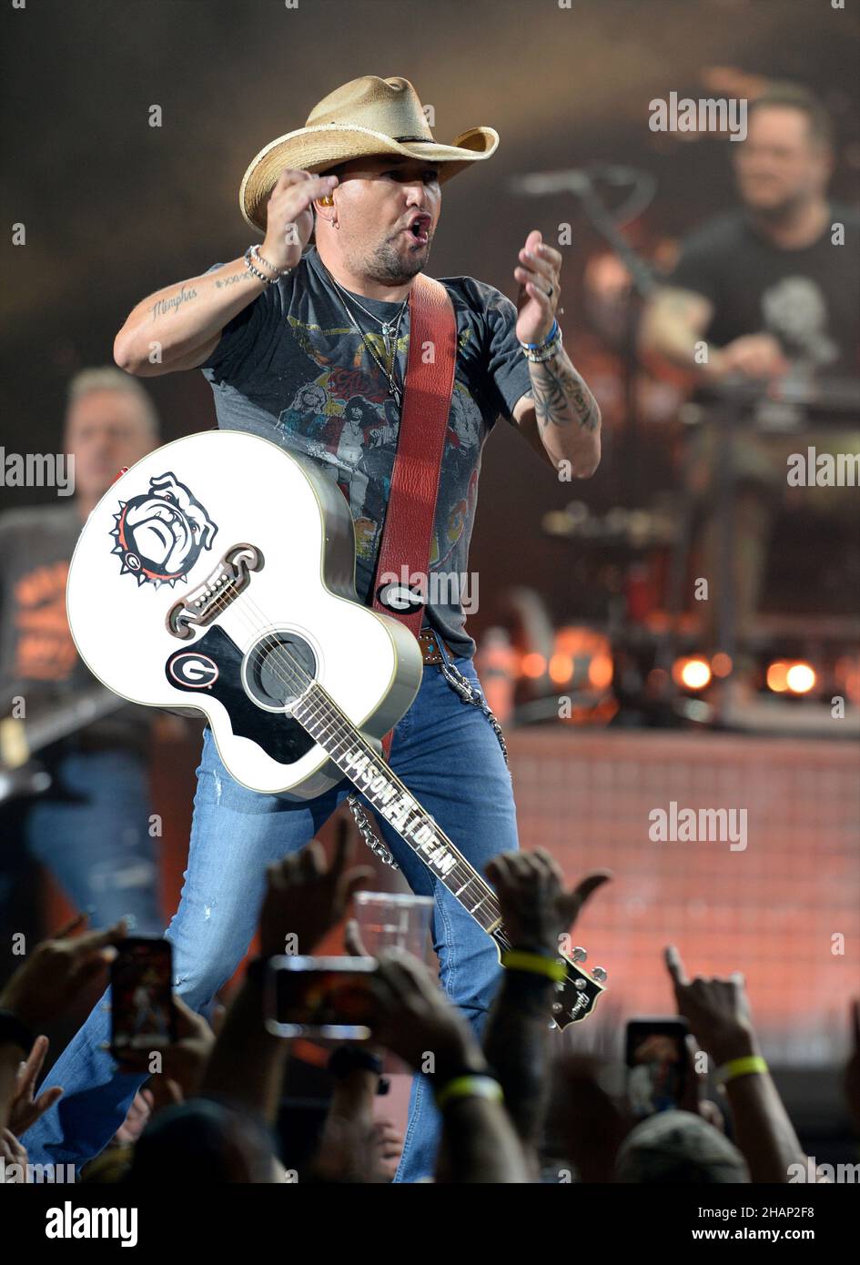 Miami - FL - 20211029 Jason Aldean performs during the Back in the ...