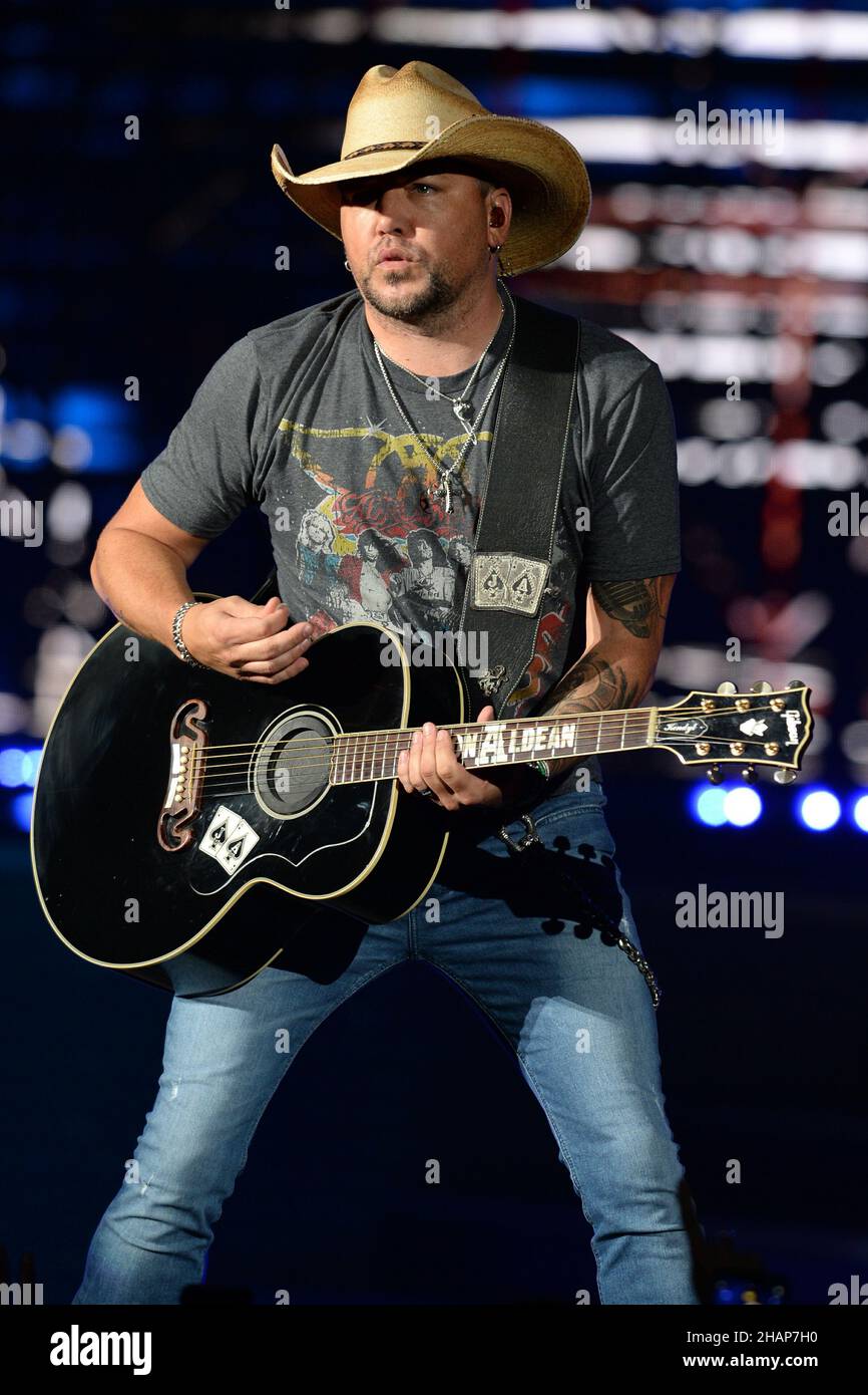 Miami - FL - 20211029 Jason Aldean performs during the Back in the ...