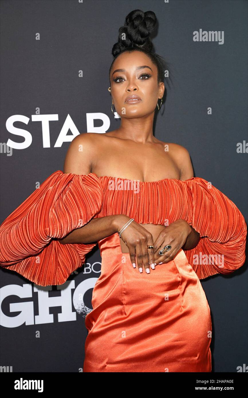 New York NY 20211117 The cast and celebrities arrive for the
