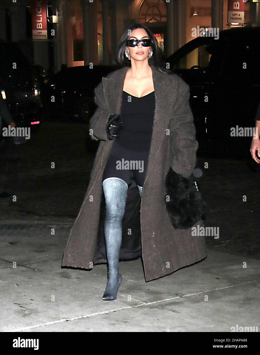 New York - NY - 20211102 Kim Kardashian wears a brown coat and sunglass  while arriving at ZERO BOND. -PICTURED: Kim Kardashian ROGER WONG Stock  Photo - Alamy