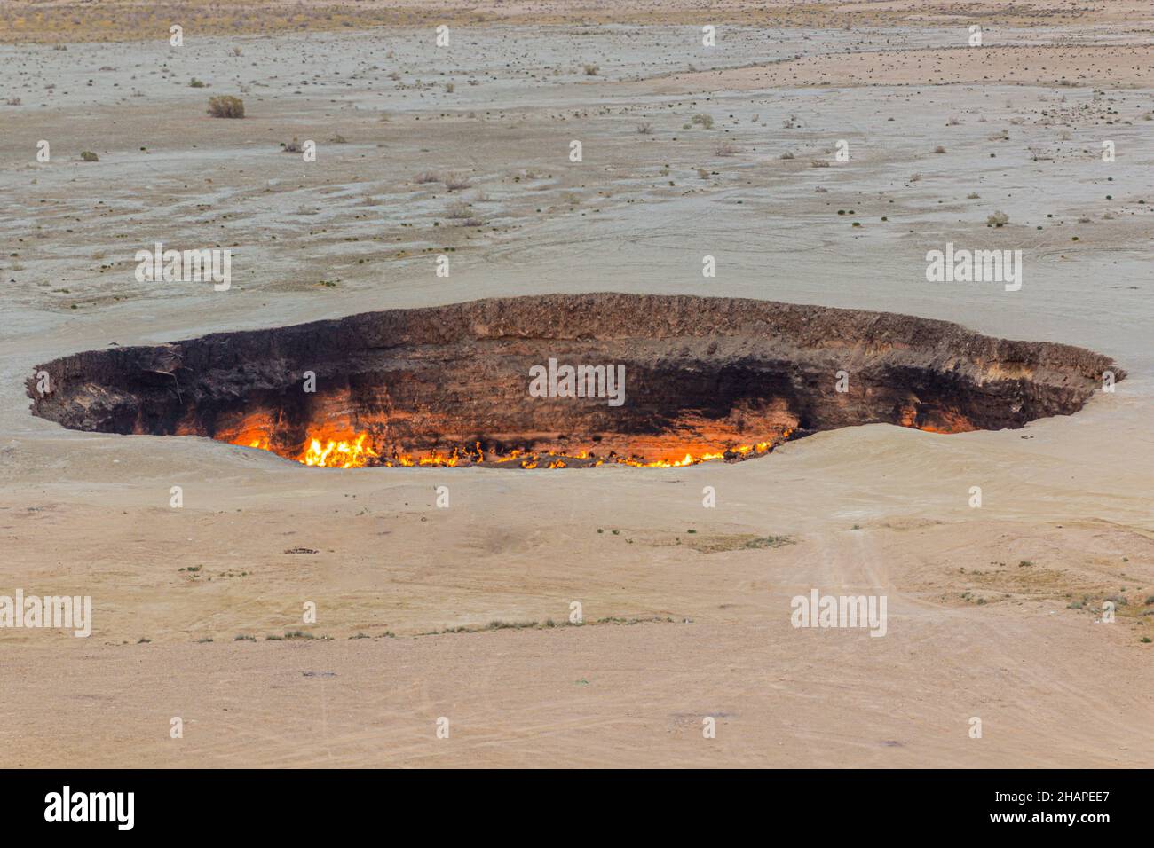 Darvaza Derweze gas crater Door to Hell or Gates of Hell in Turkmenistan Stock Photo Alamy
