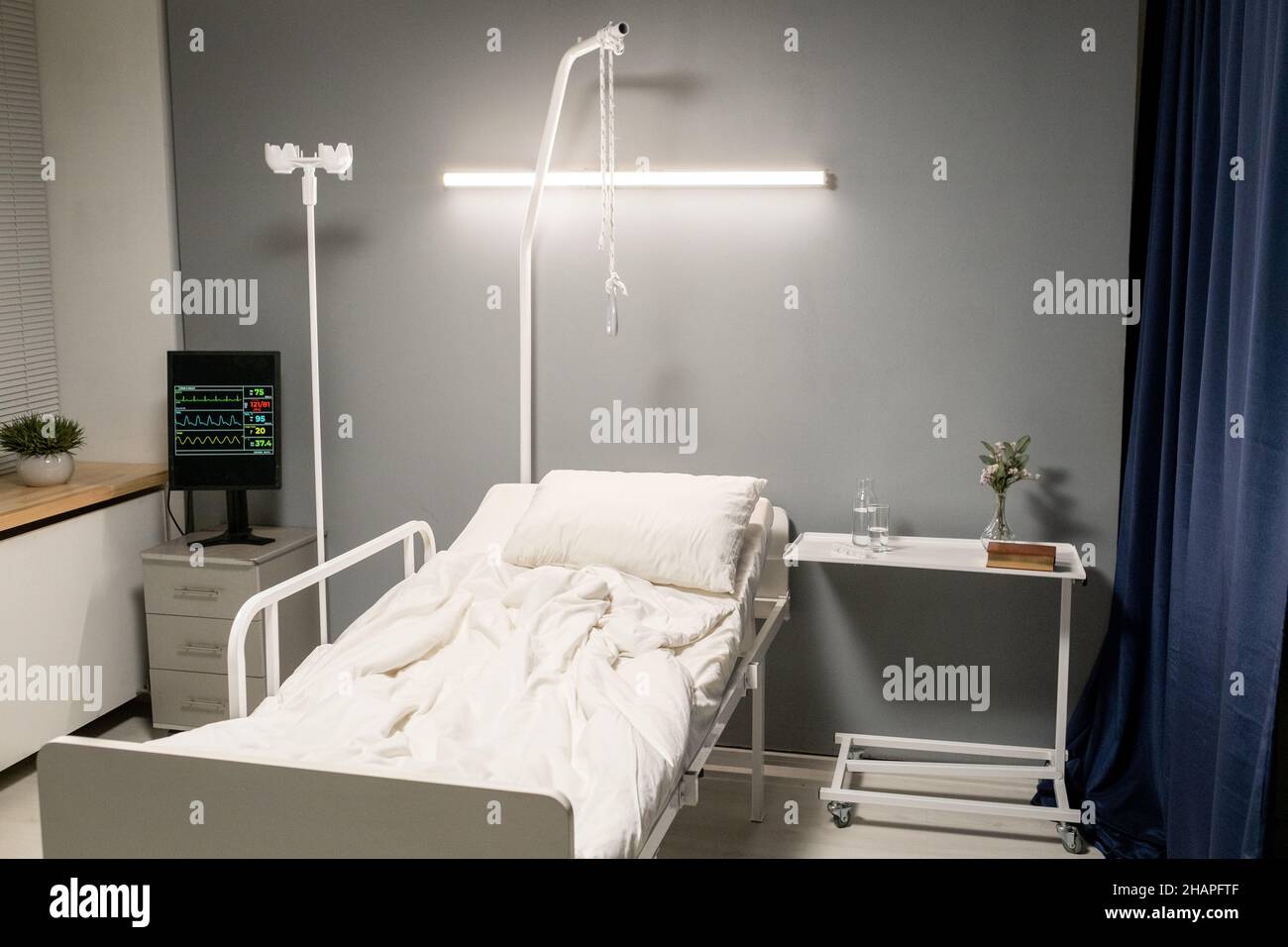 Image of empty bed for patient with dropper and lamp that disinfecting