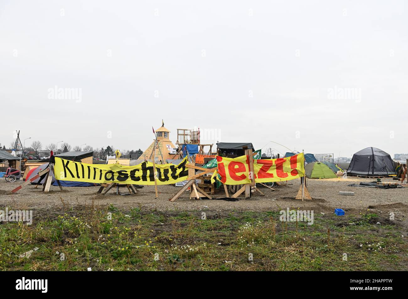 Vienna, Austria. 14th Dec, 2021. Opponents of Stadtstrasse and the Lobau tunnel have been camping in Vienna-Donaustadt for three months. The city of Vienna, as the property owner, let the activists know that they would not tolerate the camp. The occupiers will soon have to give way, according to the police, the gathering is disbande Stock Photo