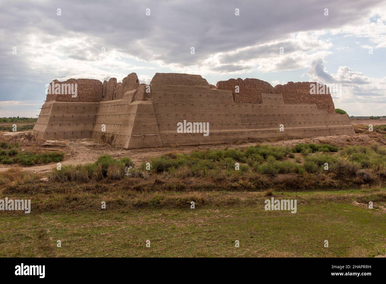 Kyzyl Qala Kala fortress in Kyzylkum desert, Uzbekistan Stock Photo - Alamy