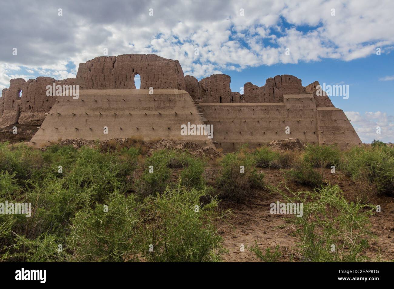 Kyzyl Qala Kala fortress in Kyzylkum desert, Uzbekistan Stock Photo - Alamy