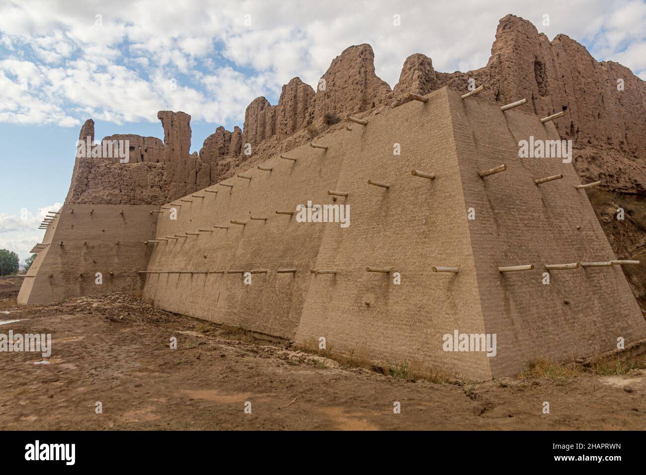 Kyzyl Qala Kala fortress in Kyzylkum desert, Uzbekistan Stock Photo